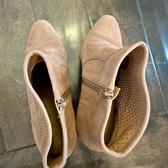 👢 Universal Threads (Target) Boots - Picture 6 of 6